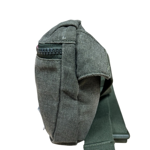 HERSCHEL SUPPLY COMPANY - Unisex Military Green Fifteen Hip Sack, One Size - Picture 4 of 6